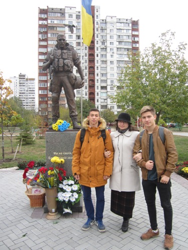 Покладання квітів до пам’ятника учасників бойових дій