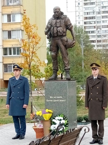 Покладання квітів до пам’ятника учасників бойових дій